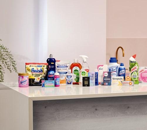 Reckitt Kitchen Table Shot1b CROP CMYK RT